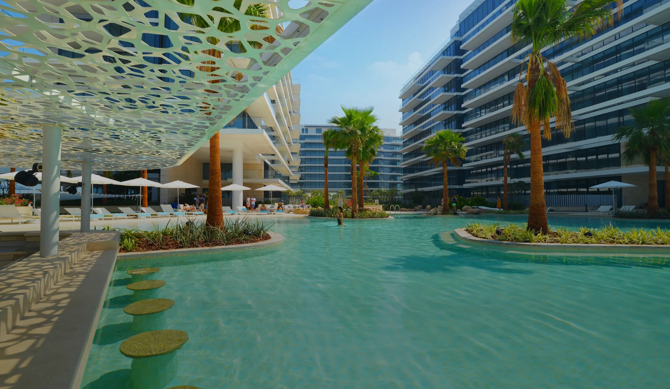 Pool bar and outdoor jacuzzi